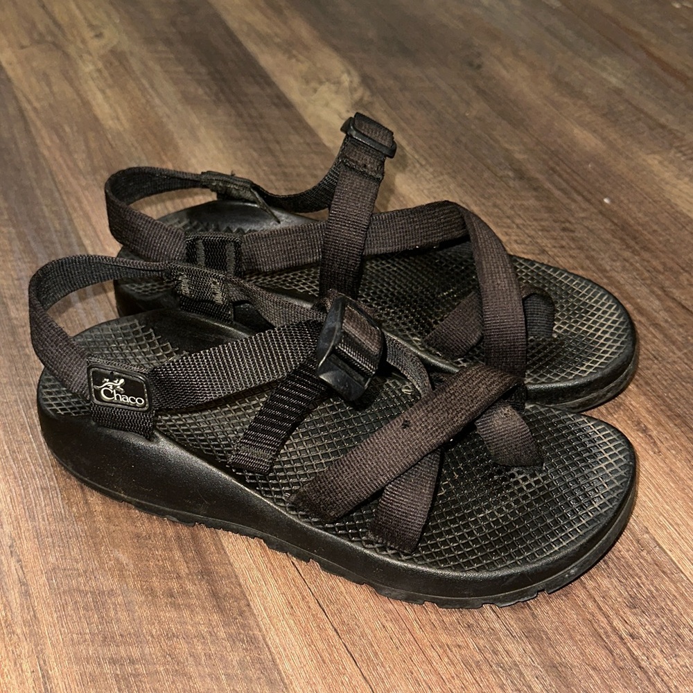 Chaco Black Strappy Vibram Sandals size 8‎